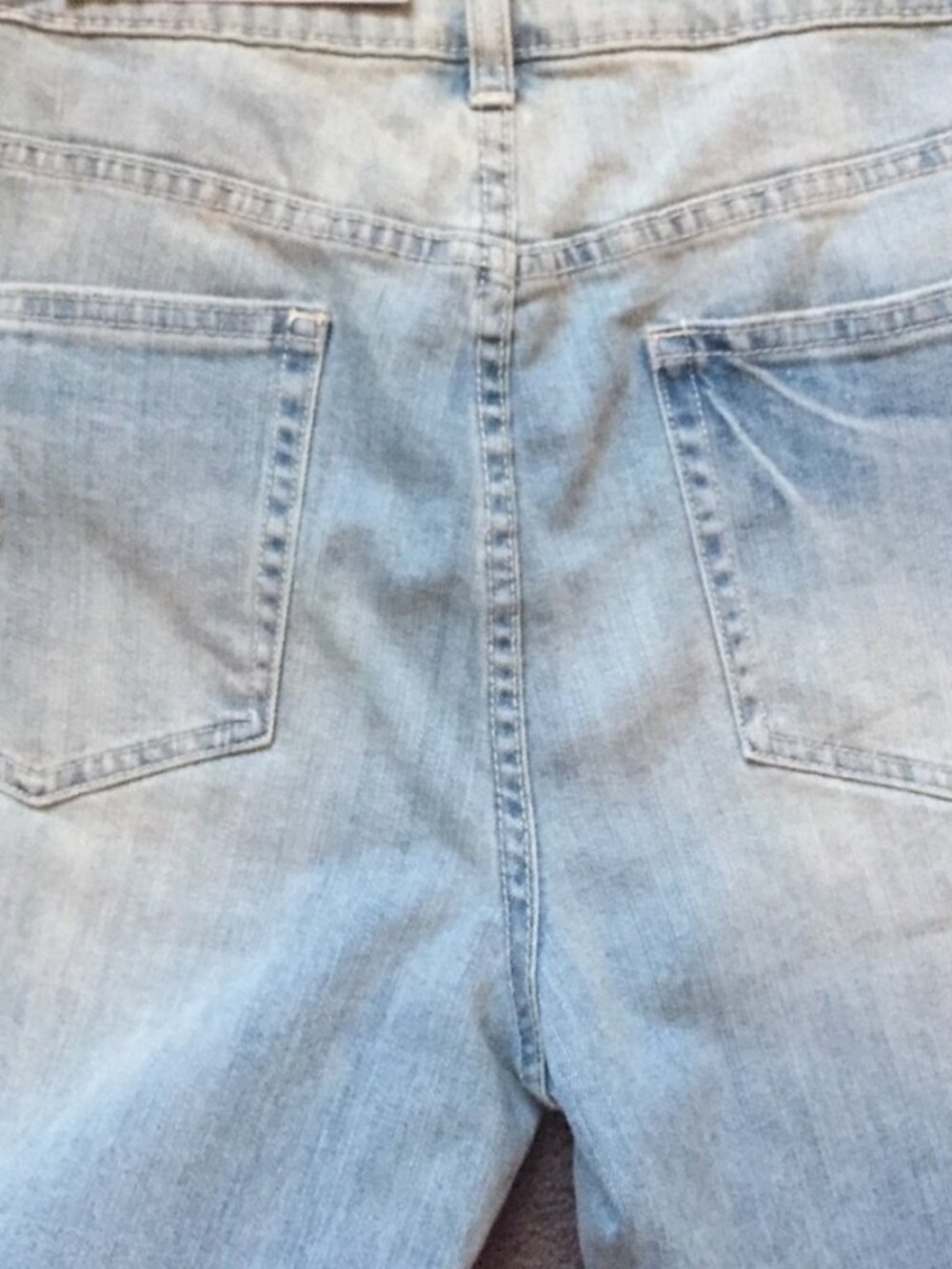 Jennifer Lopez Mid-Rise Boyfriend Jeans Sz 10 w/Pearl Details @ Pocket Light - Picture 4 of 6